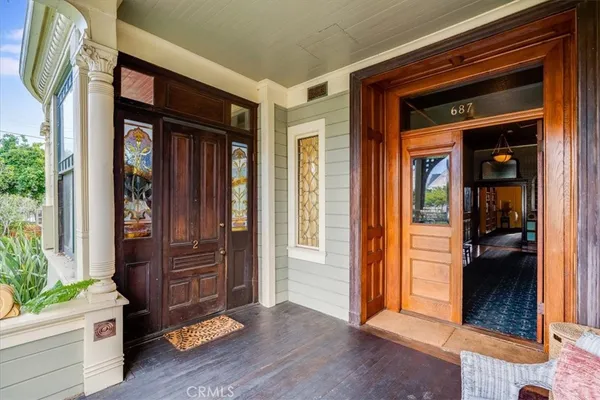a view of a chair in the backyard of the house