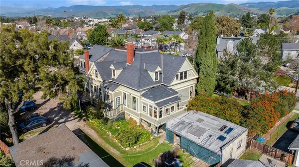 a view of a house with backyard and sitting area