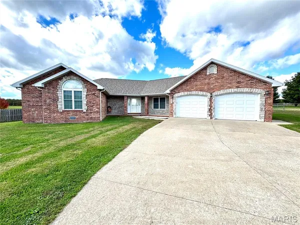 $364,900 | 2206 Cherry Blossom Circle, Lebanon, MO 65536
