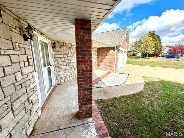 $364,900 | 2206 Cherry Blossom Circle, Lebanon, MO 65536