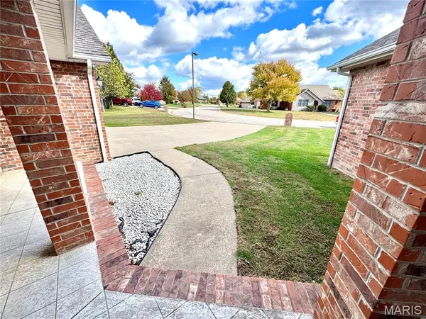$364,900 | 2206 Cherry Blossom Circle, Lebanon, MO 65536