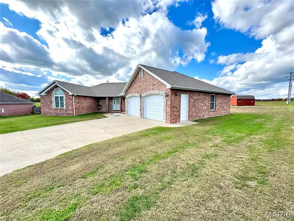 $364,900 | 2206 Cherry Blossom Circle, Lebanon, MO 65536