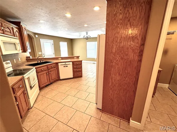 $364,900 | 2206 Cherry Blossom Circle, Lebanon, MO 65536