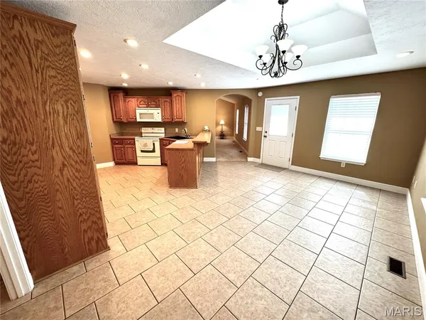$364,900 | 2206 Cherry Blossom Circle, Lebanon, MO 65536