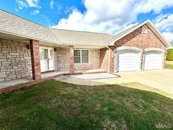 $364,900 | 2206 Cherry Blossom Circle, Lebanon, MO 65536