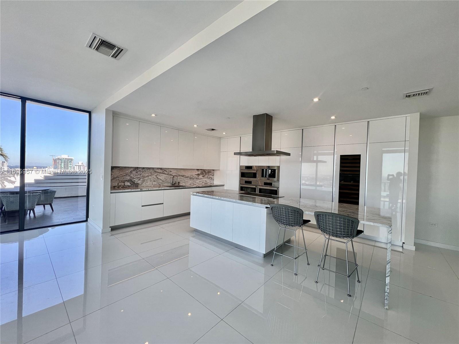 88 Southwest 7th Street, Unit 4203 Miami, FL 33130 - Photo 15 of 96