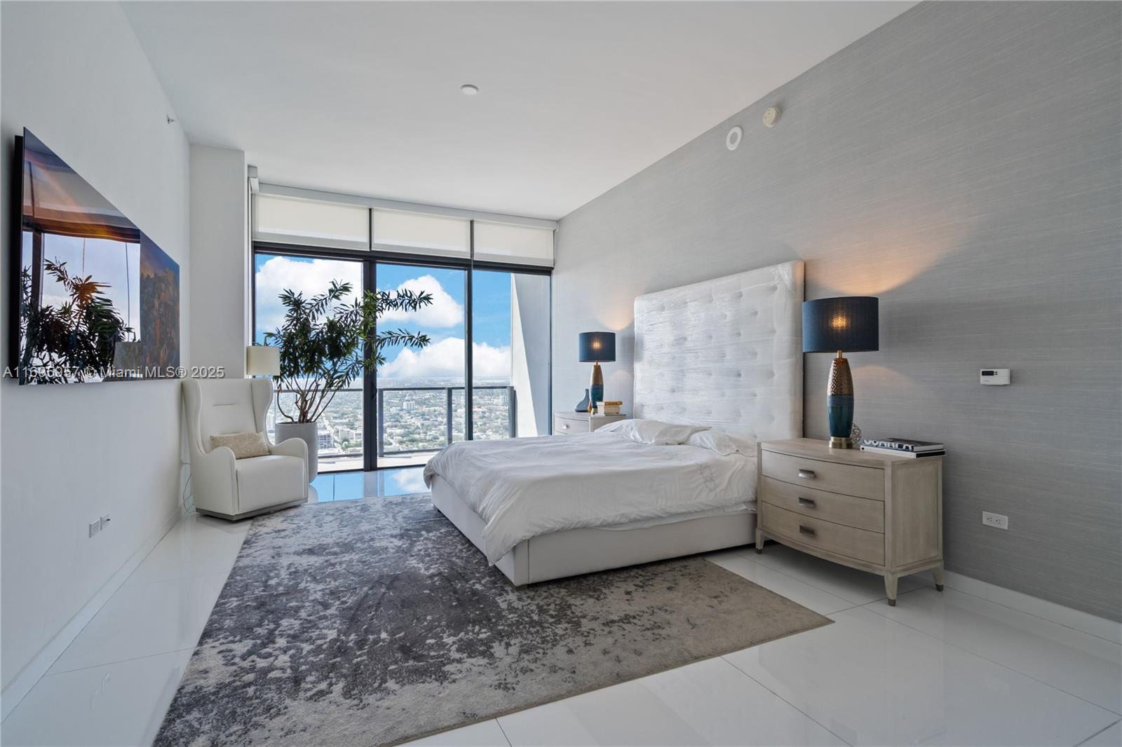 88 Southwest 7th Street, Unit 4203 Miami, FL 33130 - Photo 47 of 96 Primary Suite