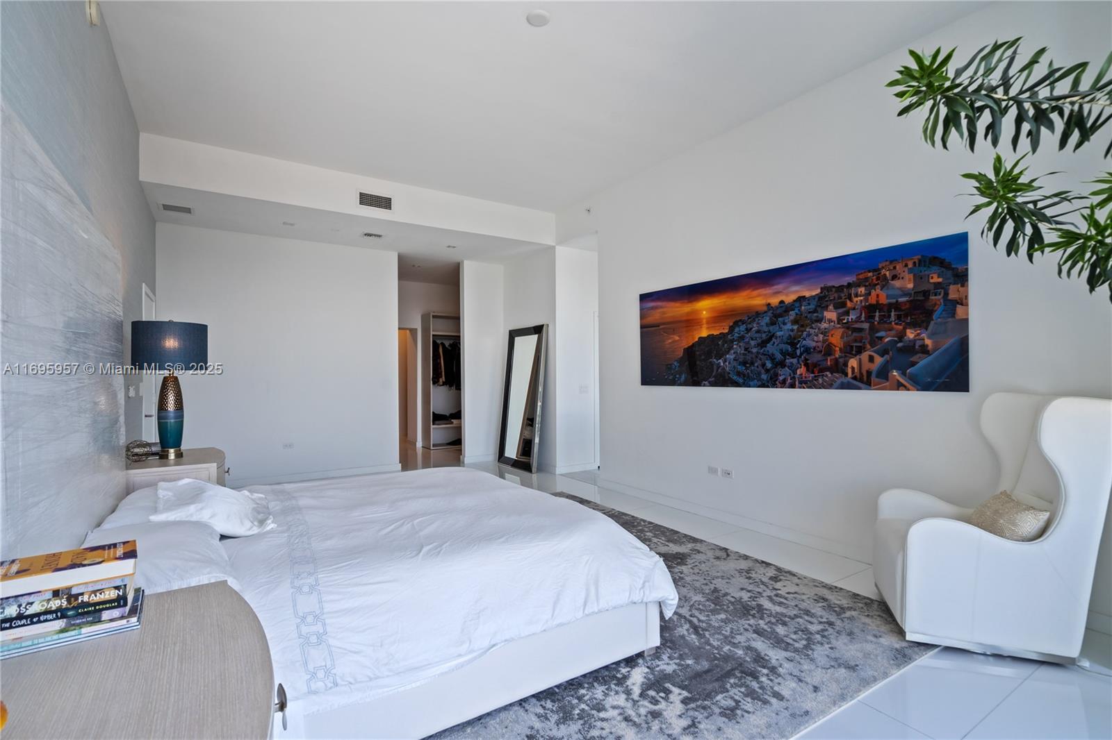 88 Southwest 7th Street, Unit 4203 Miami, FL 33130 - Photo 48 of 96 Primary Suite