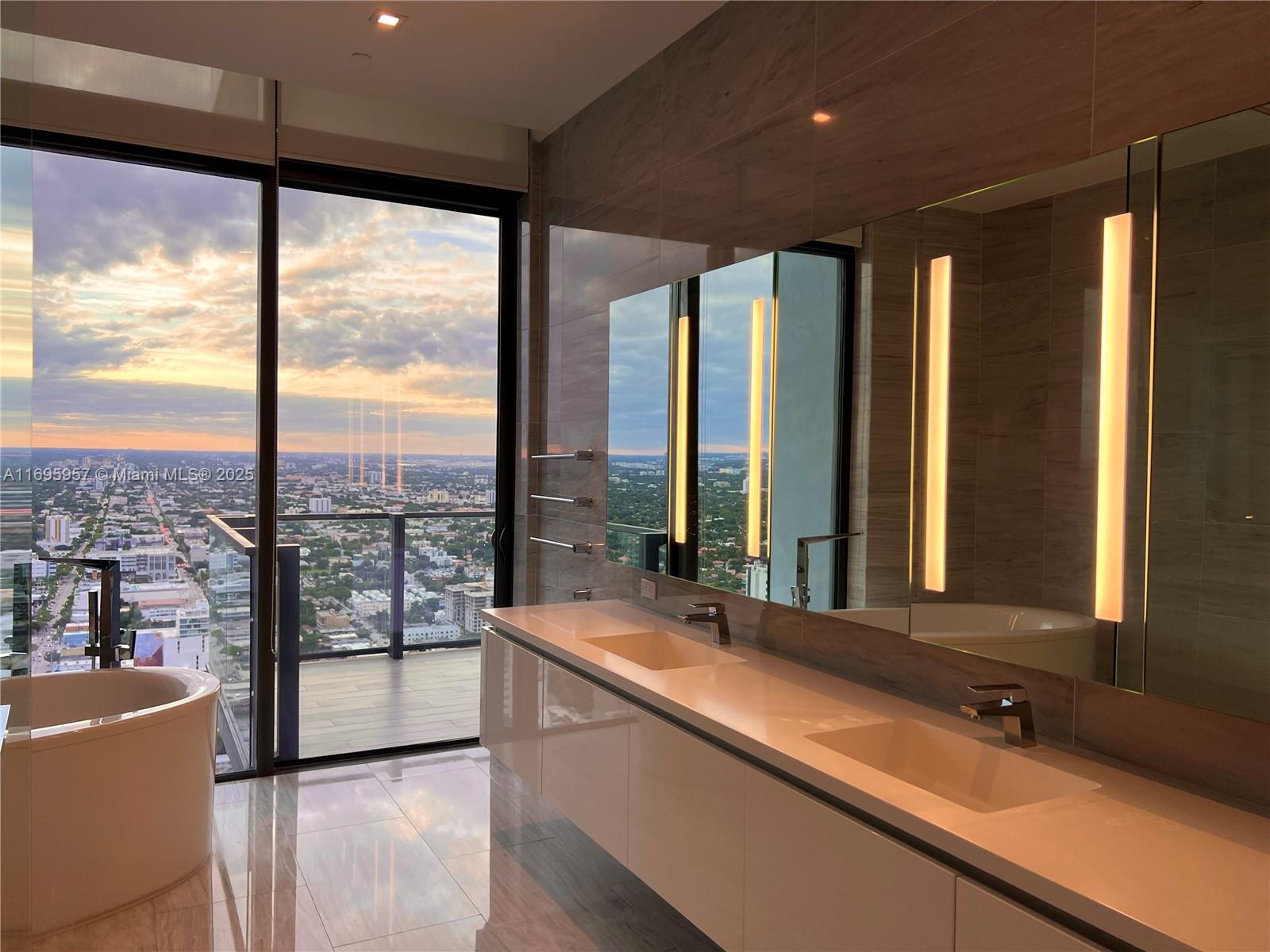 88 Southwest 7th Street, Unit 4203 Miami, FL 33130 - Photo 51 of 96