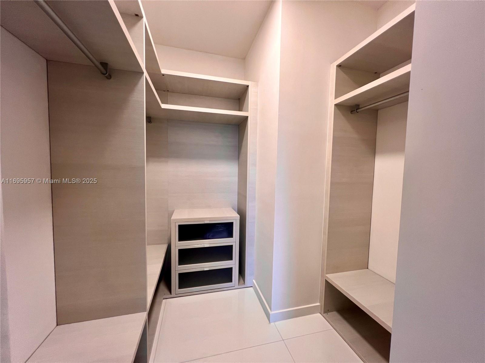 88 Southwest 7th Street, Unit 4203 Miami, FL 33130 - Photo 61 of 96 Primary Closet