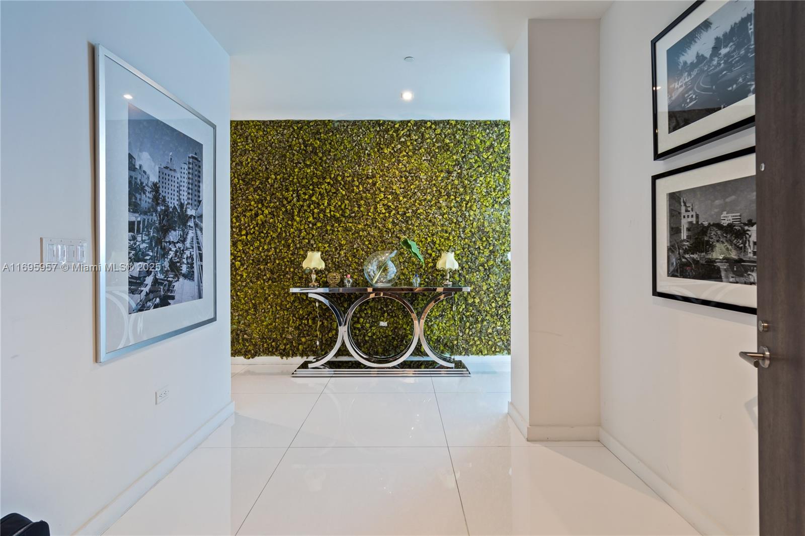 88 Southwest 7th Street, Unit 4203 Miami, FL 33130 - Photo 7 of 96 a view of a entryway