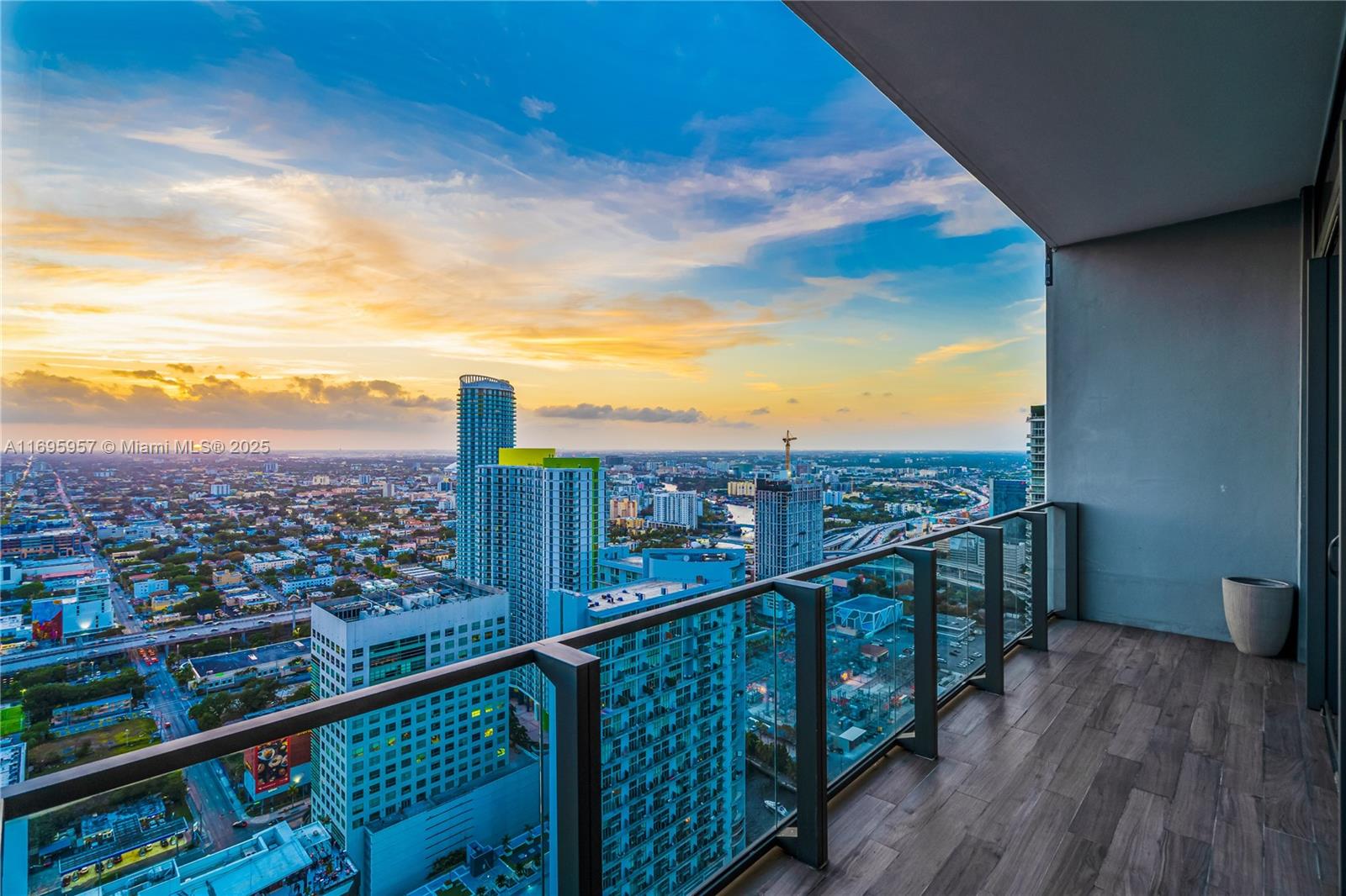 88 Southwest 7th Street, Unit 4203 Miami, FL 33130 - Photo 82 of 96 a view of city from balcony