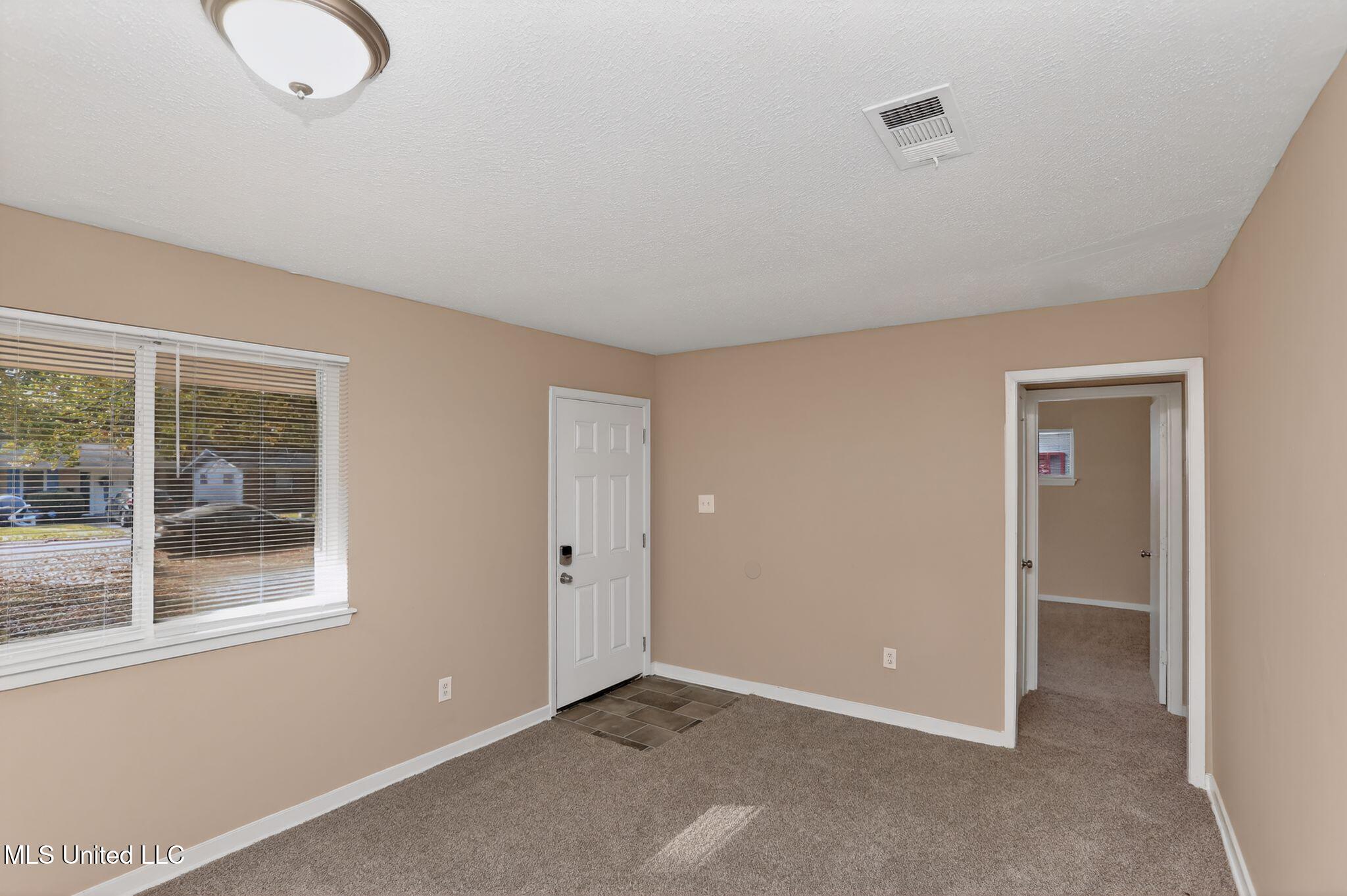 2446 Overbrook Drive Jackson, MS 39213 - Photo 4 of 39 22_2446_Overbrook_Dr_Jackson_MS_39213_US