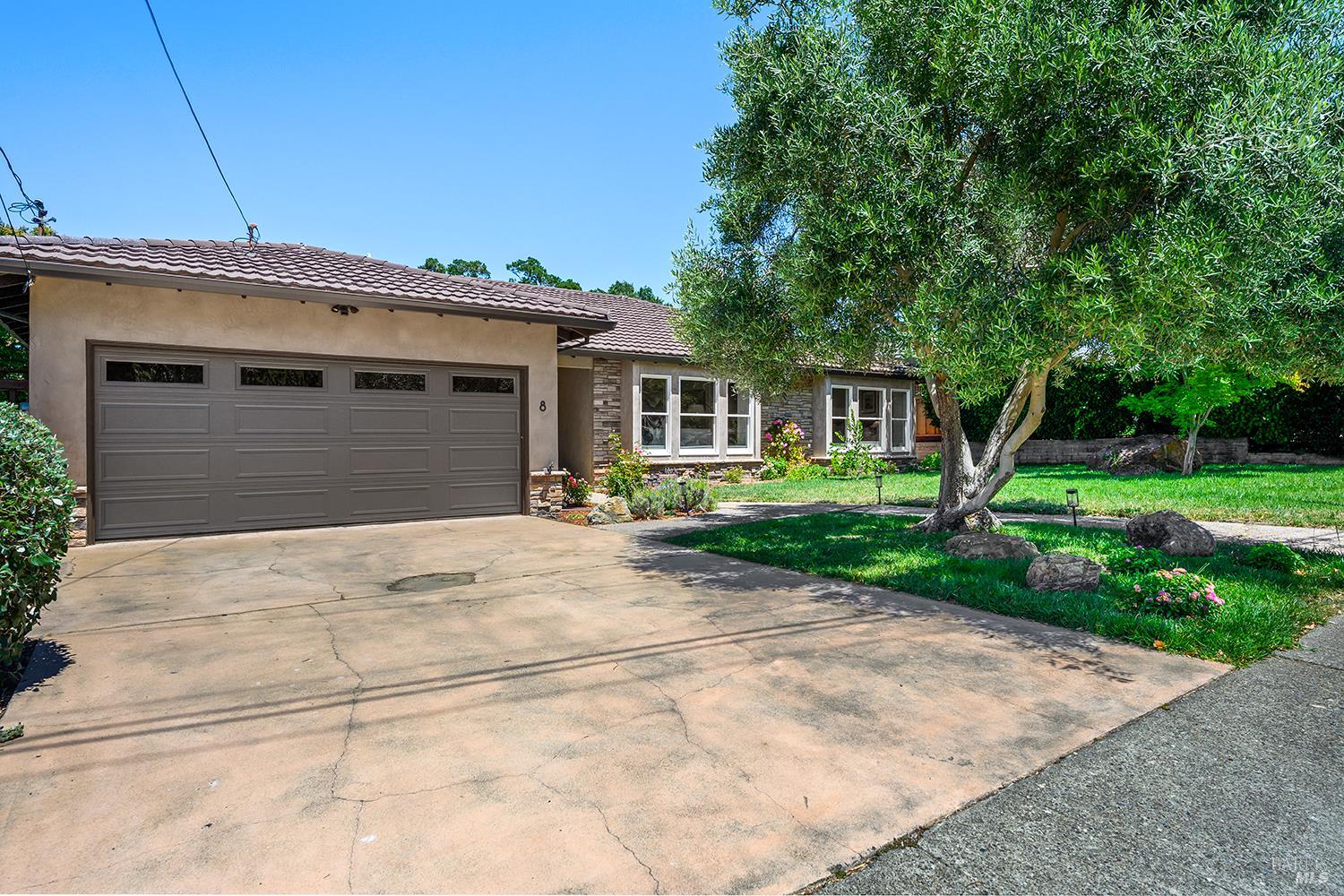 8 Harding Drive Novato, CA 94947 - Photo 2 of 35