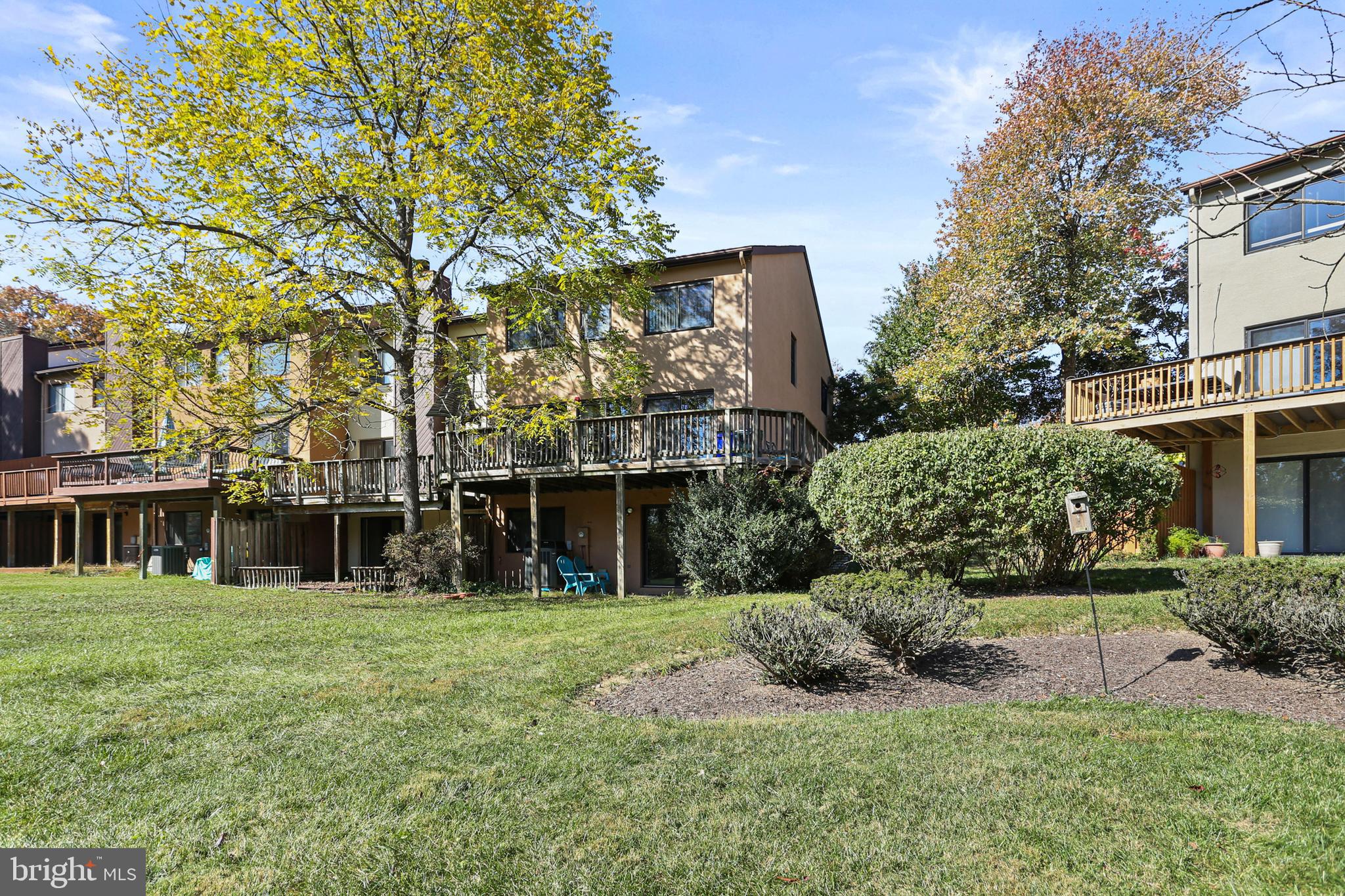 5665 Vantage Point Road Columbia, MD 21044 - Photo 42 of 60 END UNIT PRIVACY