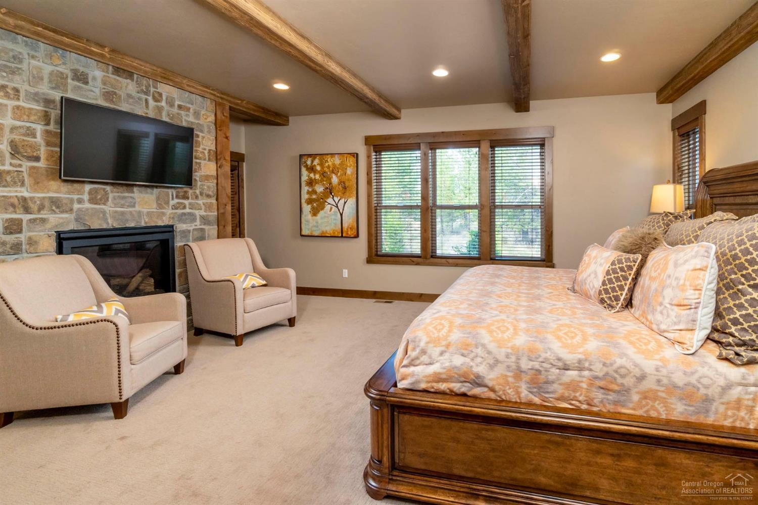 56592 Sunstone Loop Bend, OR 97707 - Photo 4 of 25 Additional Photo