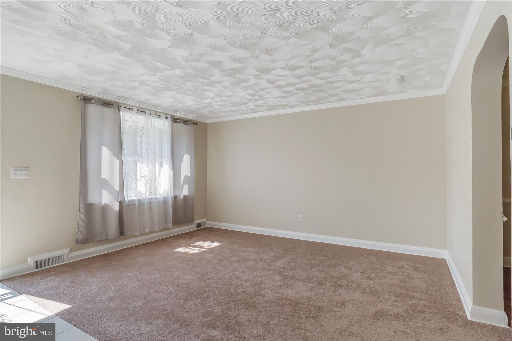 5010 Lindsay Road Baltimore, MD 21229 - Photo 4 of 22