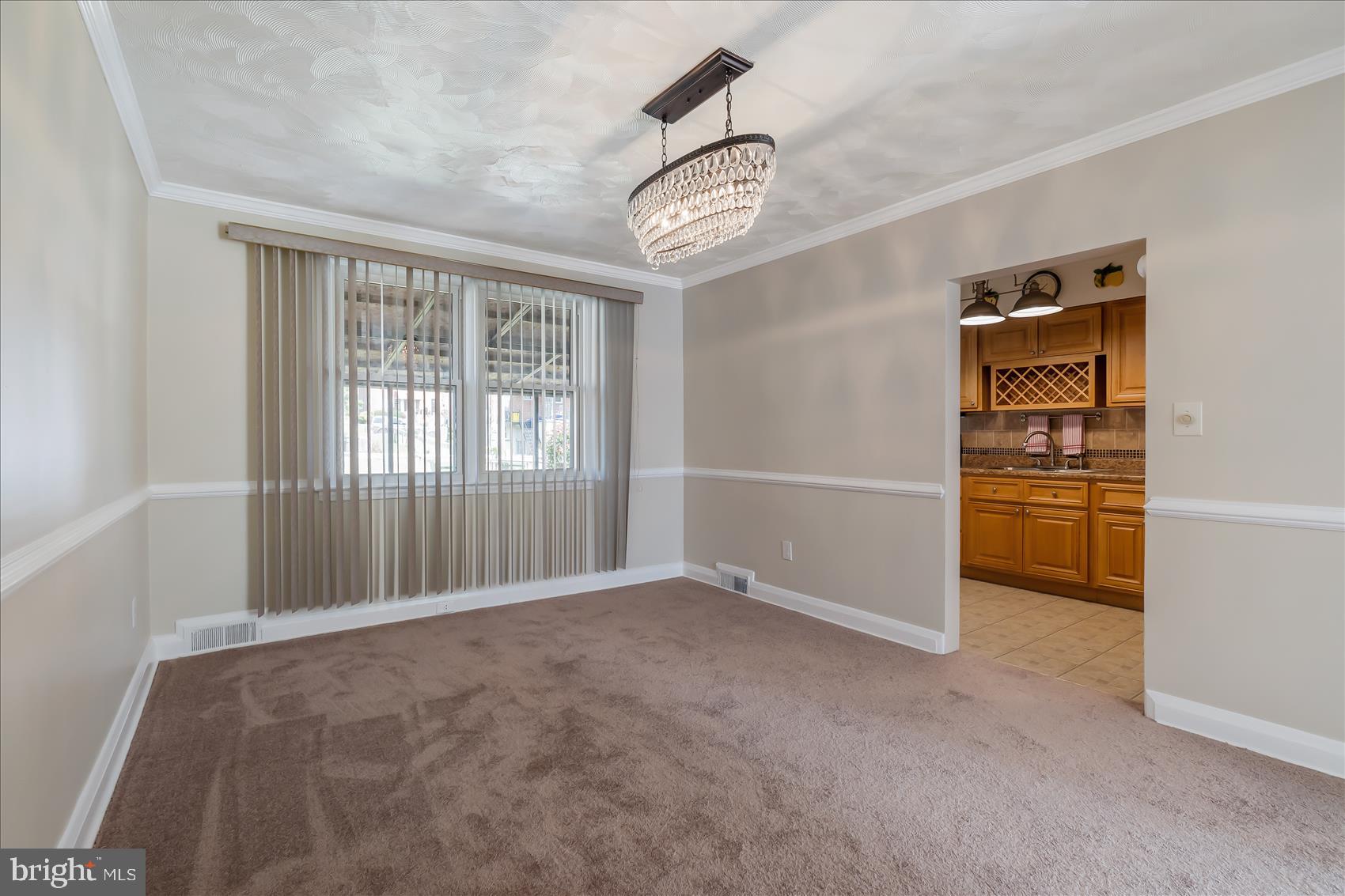 5010 Lindsay Road Baltimore, MD 21229 - Photo 5 of 22