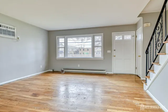 $2,950 | 347 Lincoln Boulevard, Middlesex, NJ 08846