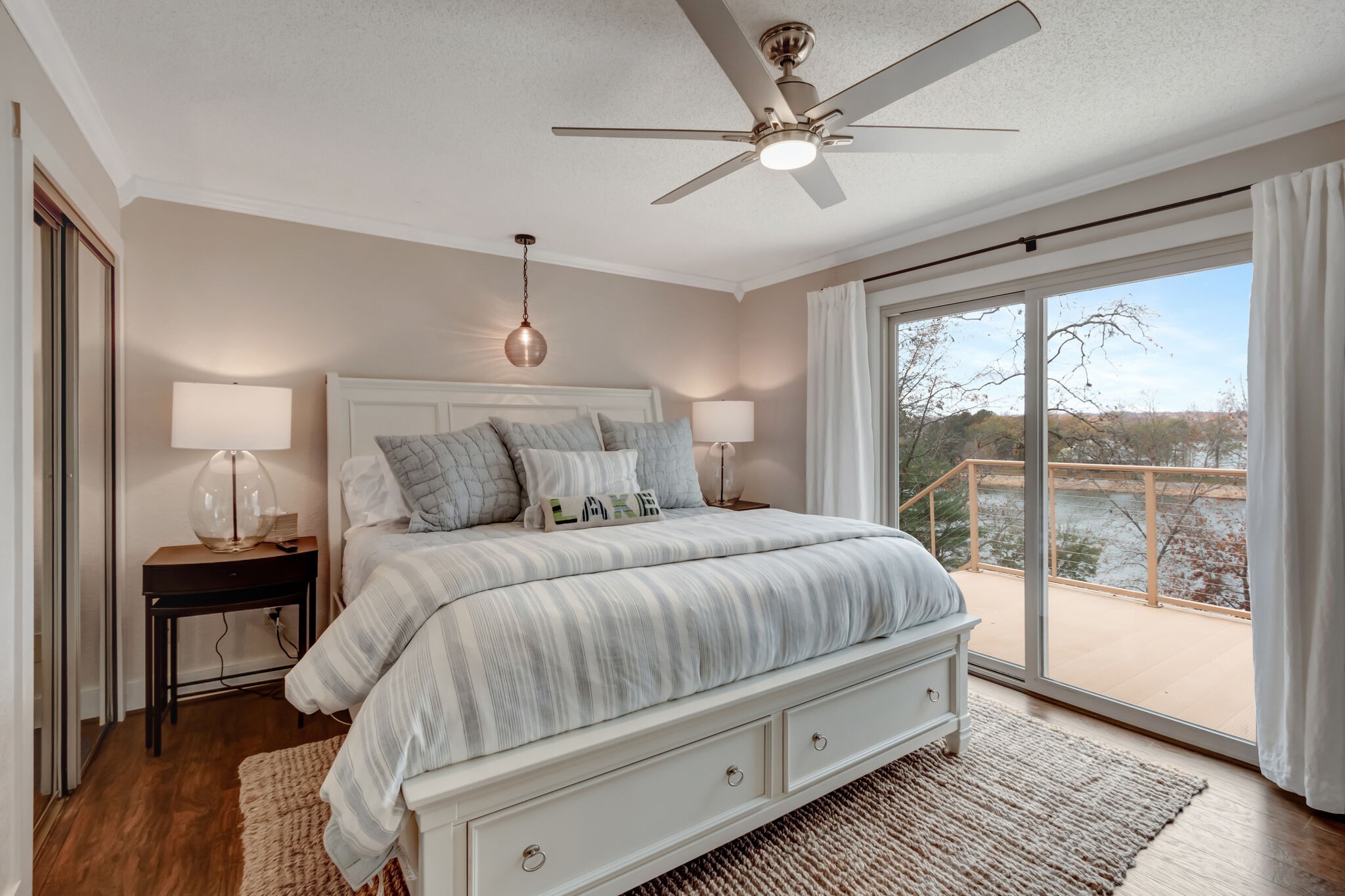 326 Loop Drive Winchester, TN 37398 - Photo 17 of 50 a bedroom with a large bed and a window