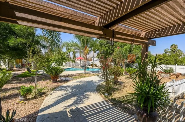 a view of a backyard with plants