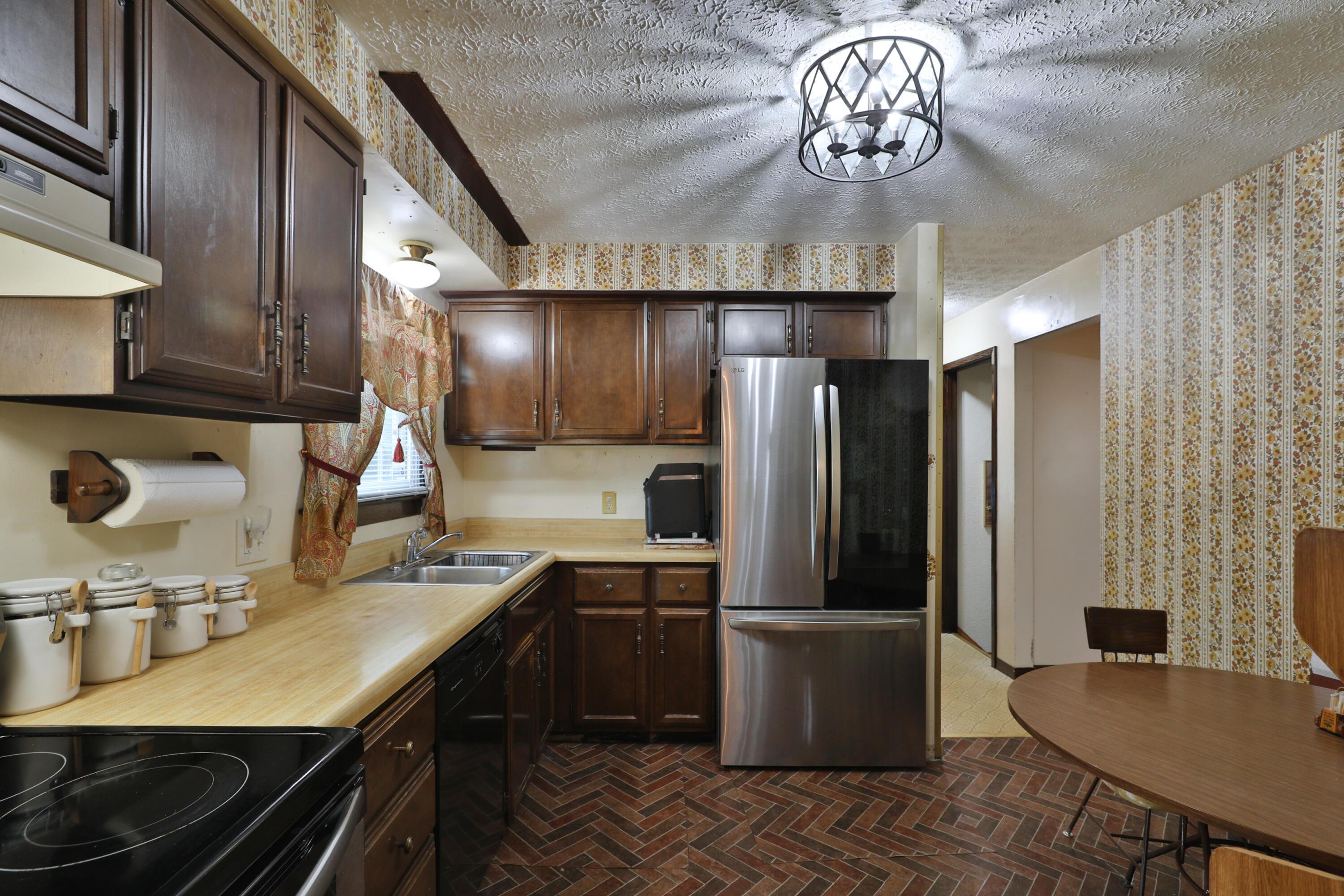 5891 Parkglen Road Galloway, OH 43119 - Photo 8 of 31 5891-Parkglen-11