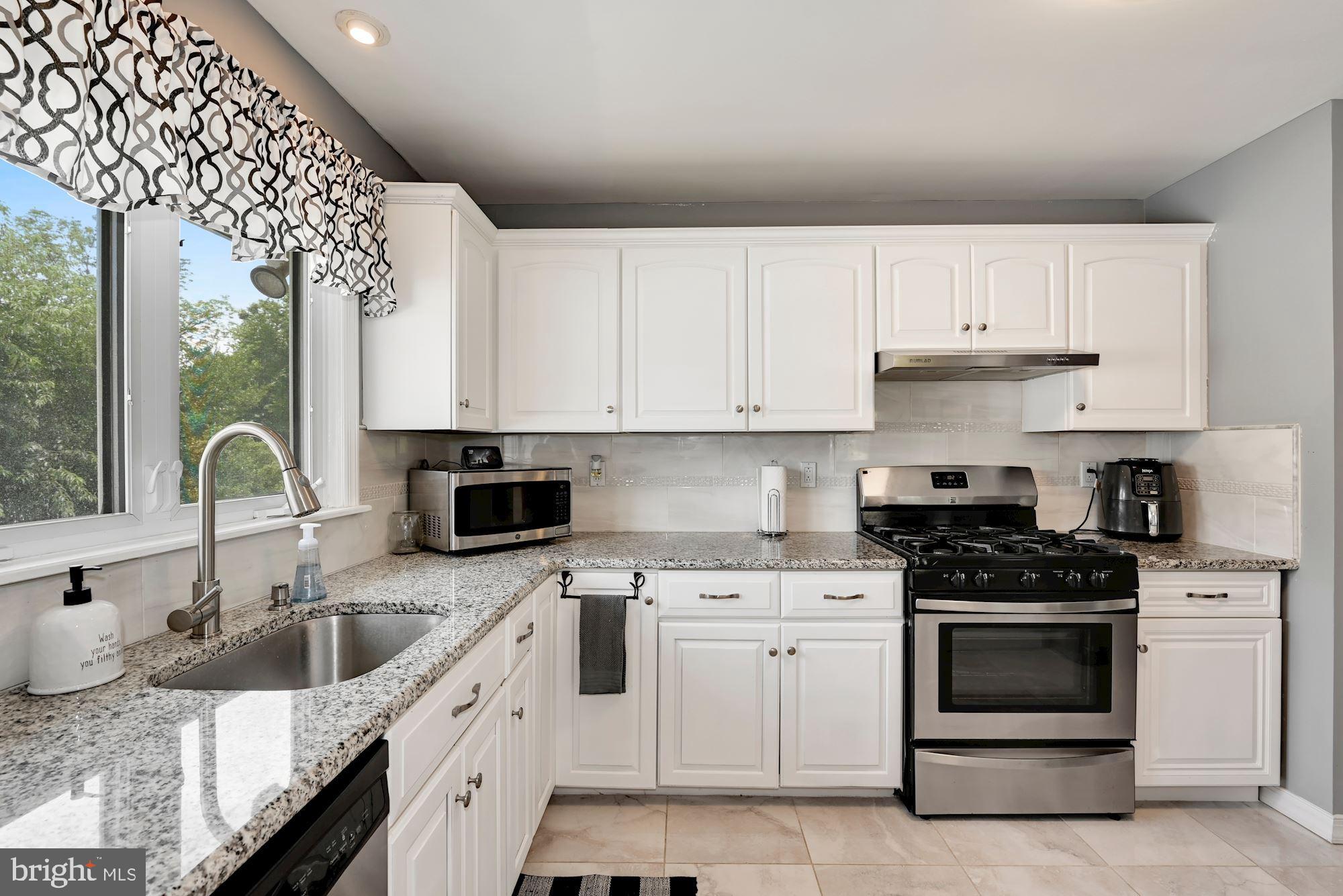 201 Avon Road Cherry Hill, NJ 08034 - Photo 11 of 34