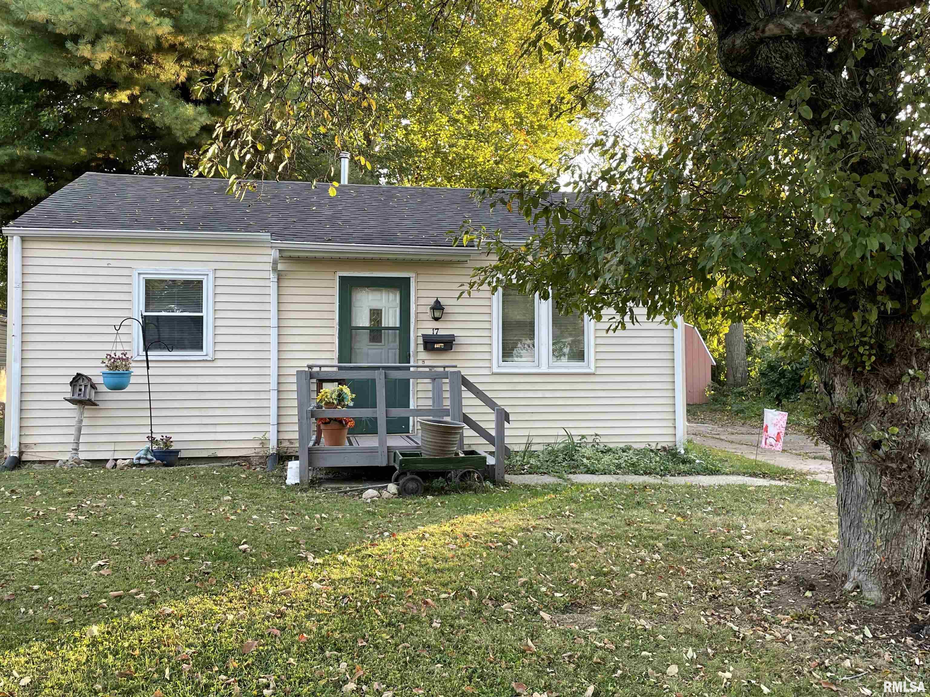 17 Hedge Drive Springfield, IL 62702 - Photo 1 of 9 Gallery Image 1
