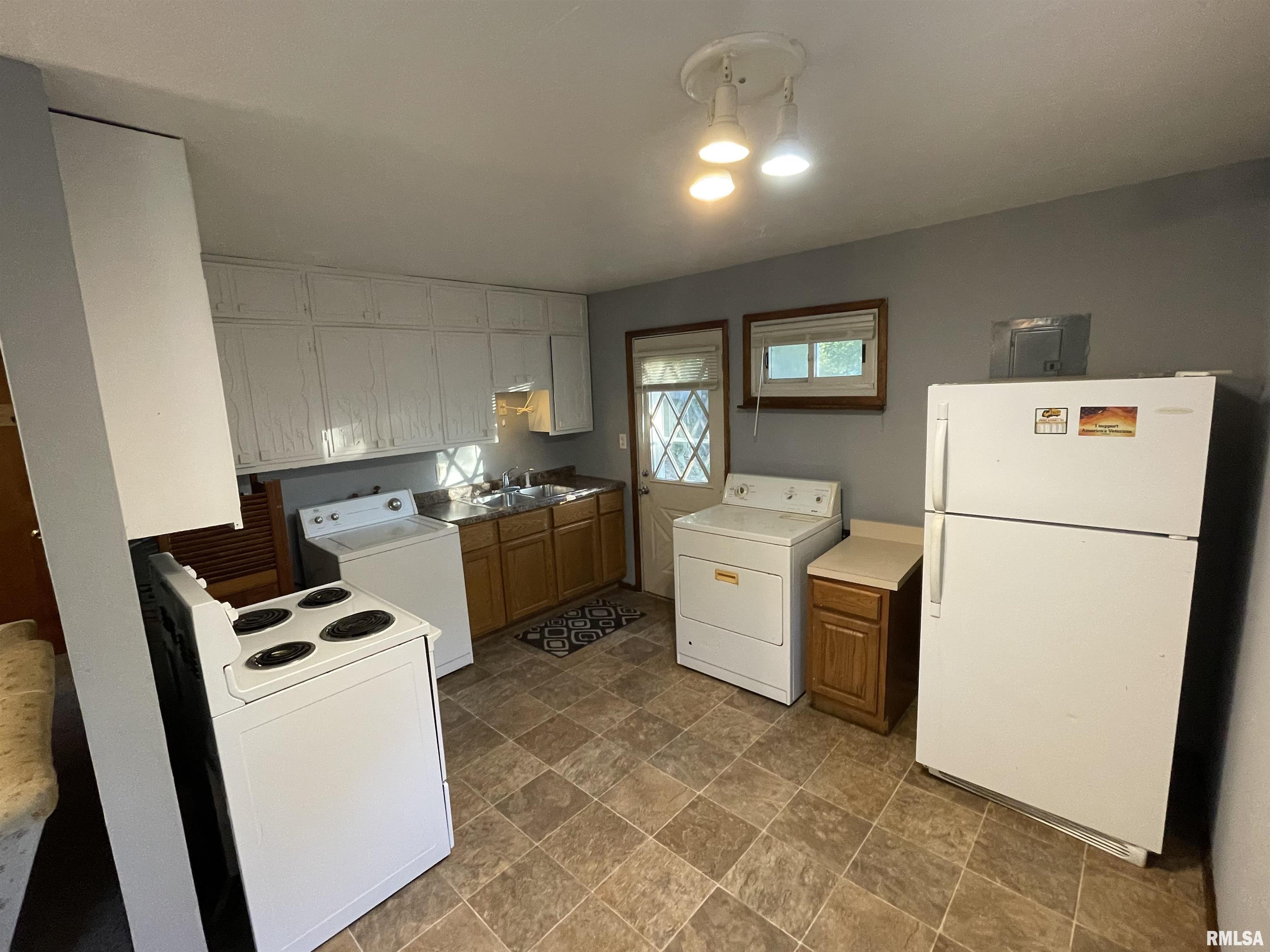17 Hedge Drive Springfield, IL 62702 - Photo 3 of 9 Gallery Image 3