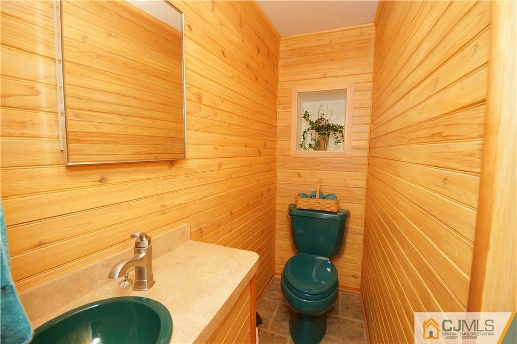 212 Georges Road Dayton, NJ 08810 - Photo 13 of 25 Gallery Image 13