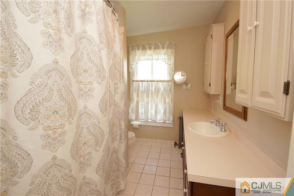 212 Georges Road Dayton, NJ 08810 - Photo 16 of 25 Gallery Image 16