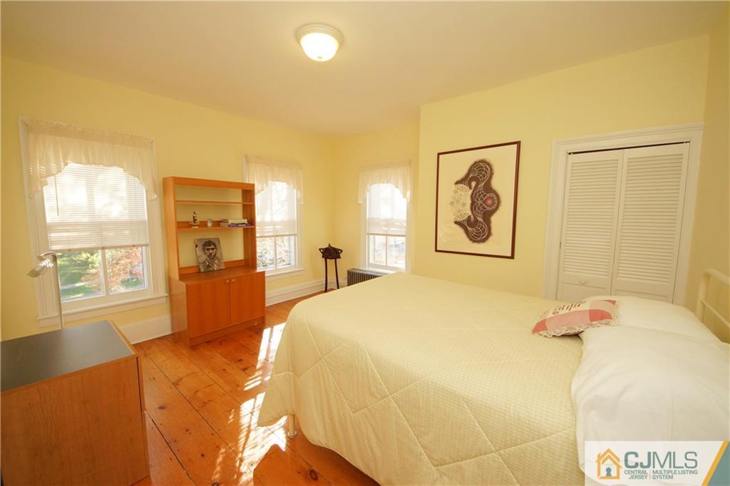 212 Georges Road Dayton, NJ 08810 - Photo 18 of 25 Gallery Image 18