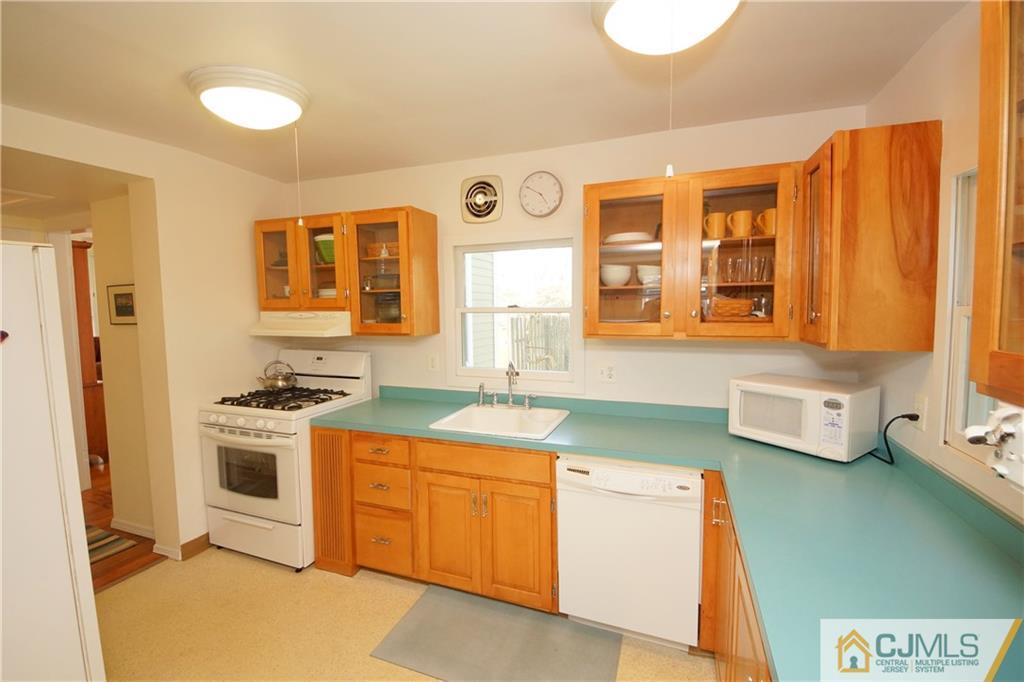 212 Georges Road Dayton, NJ 08810 - Photo 8 of 25 Gallery Image 8