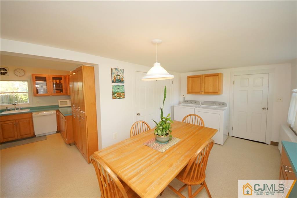 212 Georges Road Dayton, NJ 08810 - Photo 10 of 25 Gallery Image 10