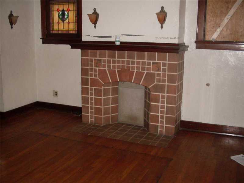 216 Rustic Avenue Pittsburgh, PA 15210 - Photo 4 of 11 Living Room.