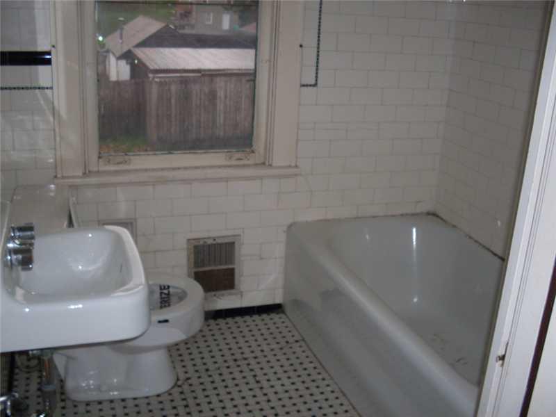 216 Rustic Avenue Pittsburgh, PA 15210 - Photo 6 of 11 Full Bath.