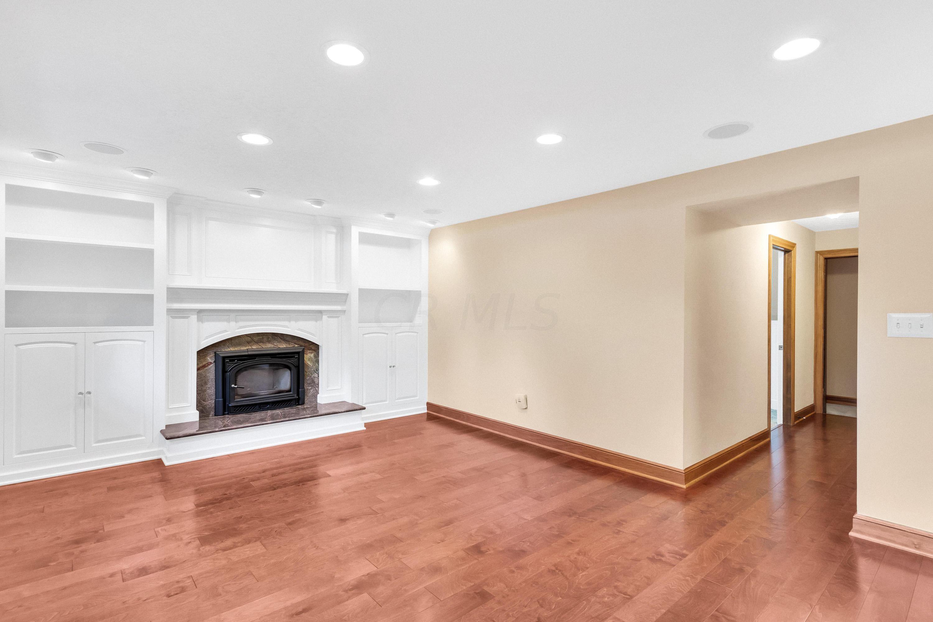 4375 Sawmill Road Columbus, OH 43220 - Photo 20 of 44