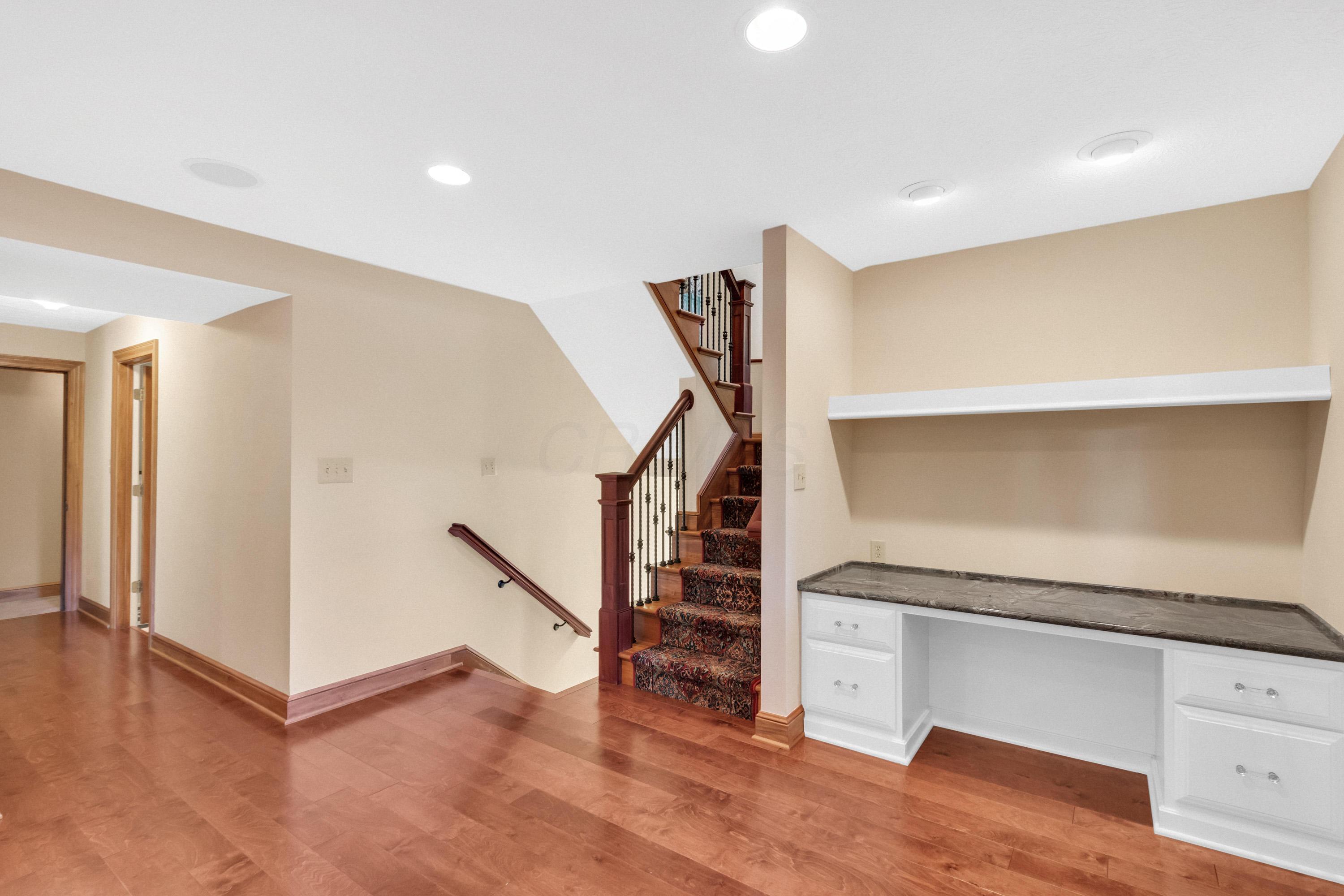 4375 Sawmill Road Columbus, OH 43220 - Photo 21 of 44