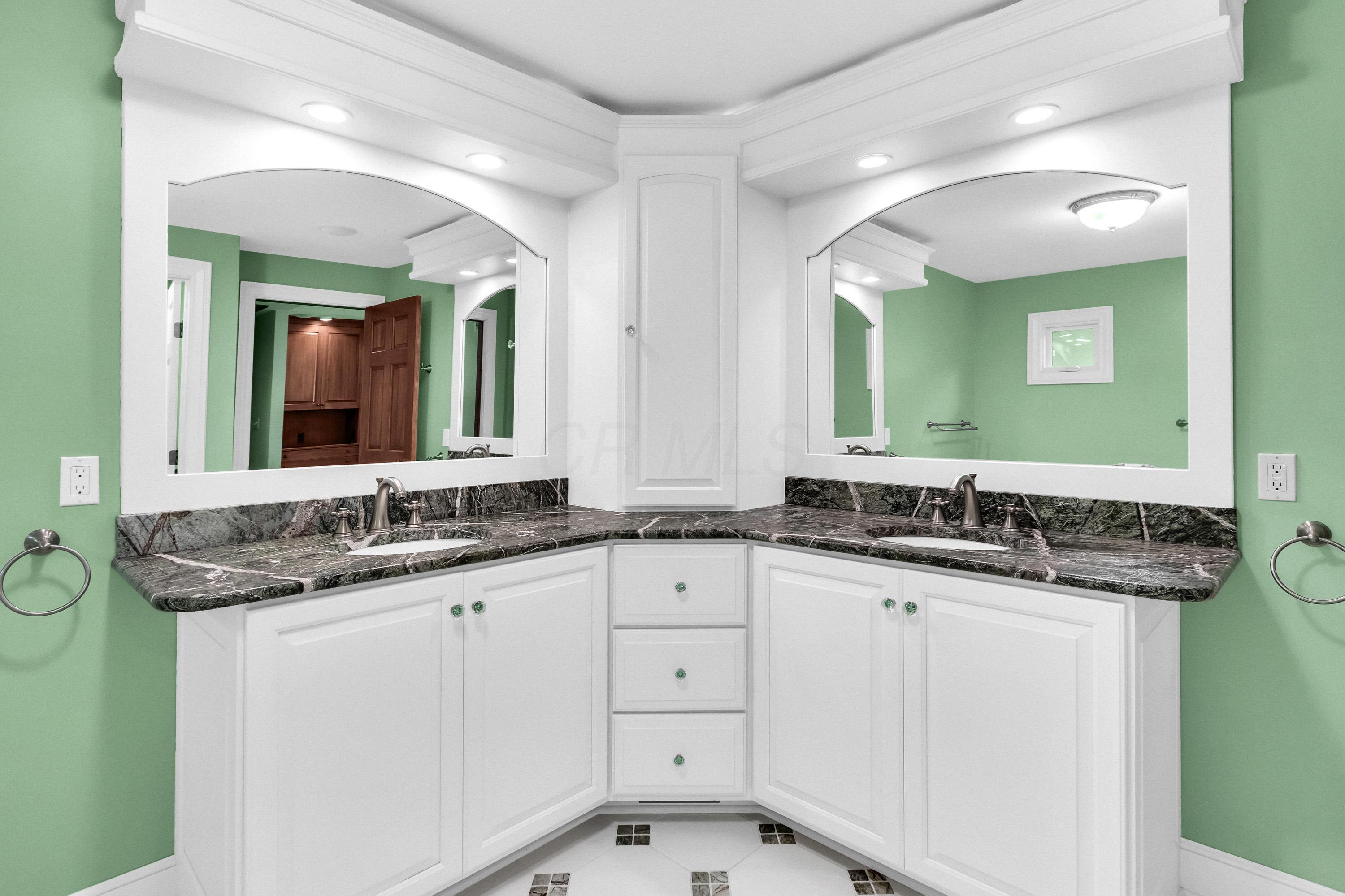 4375 Sawmill Road Columbus, OH 43220 - Photo 27 of 44