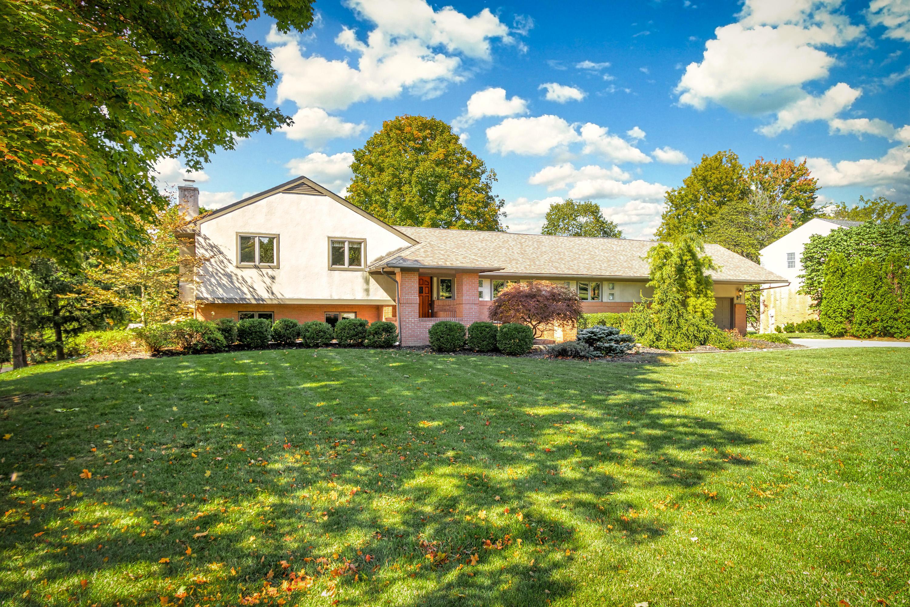 4375 Sawmill Road Columbus, OH 43220 - Photo 3 of 44