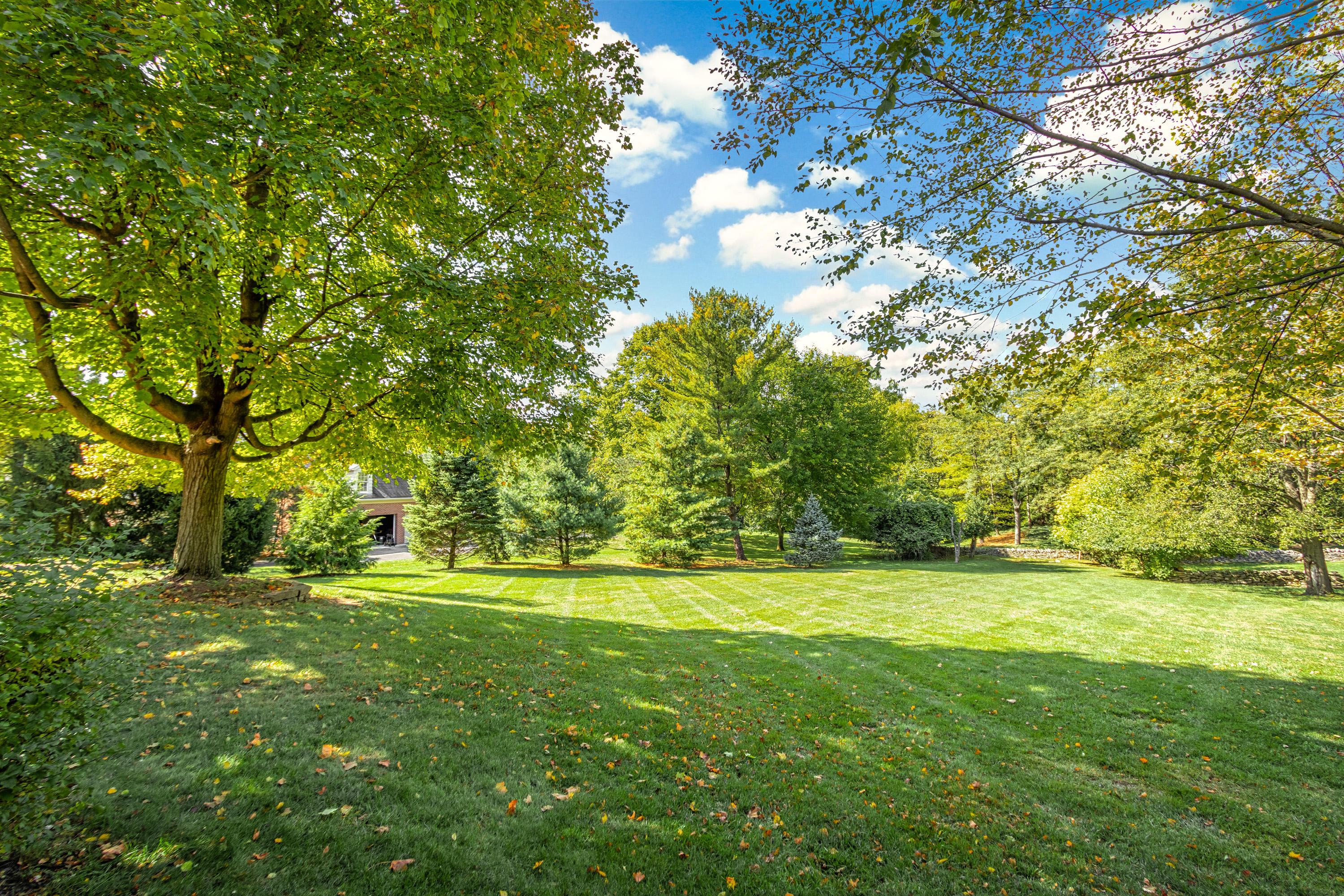 4375 Sawmill Road Columbus, OH 43220 - Photo 40 of 44