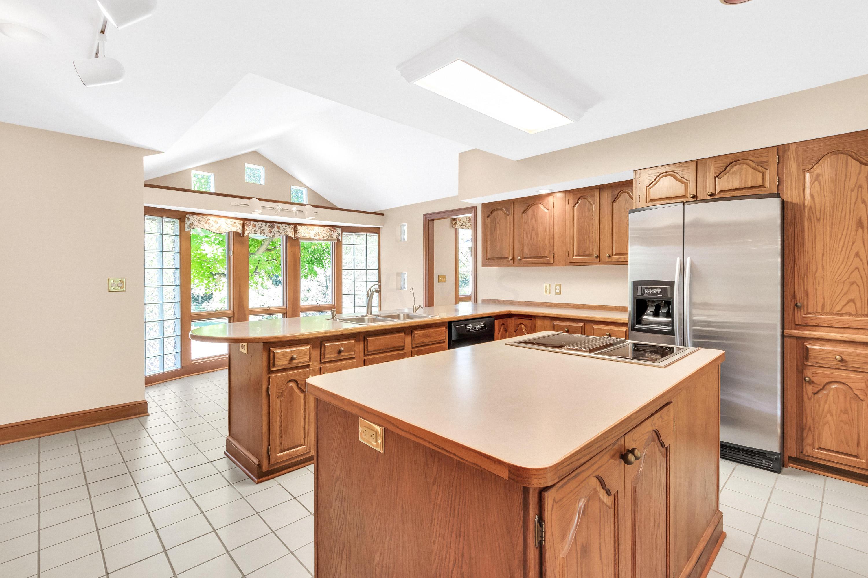 4375 Sawmill Road Columbus, OH 43220 - Photo 9 of 44