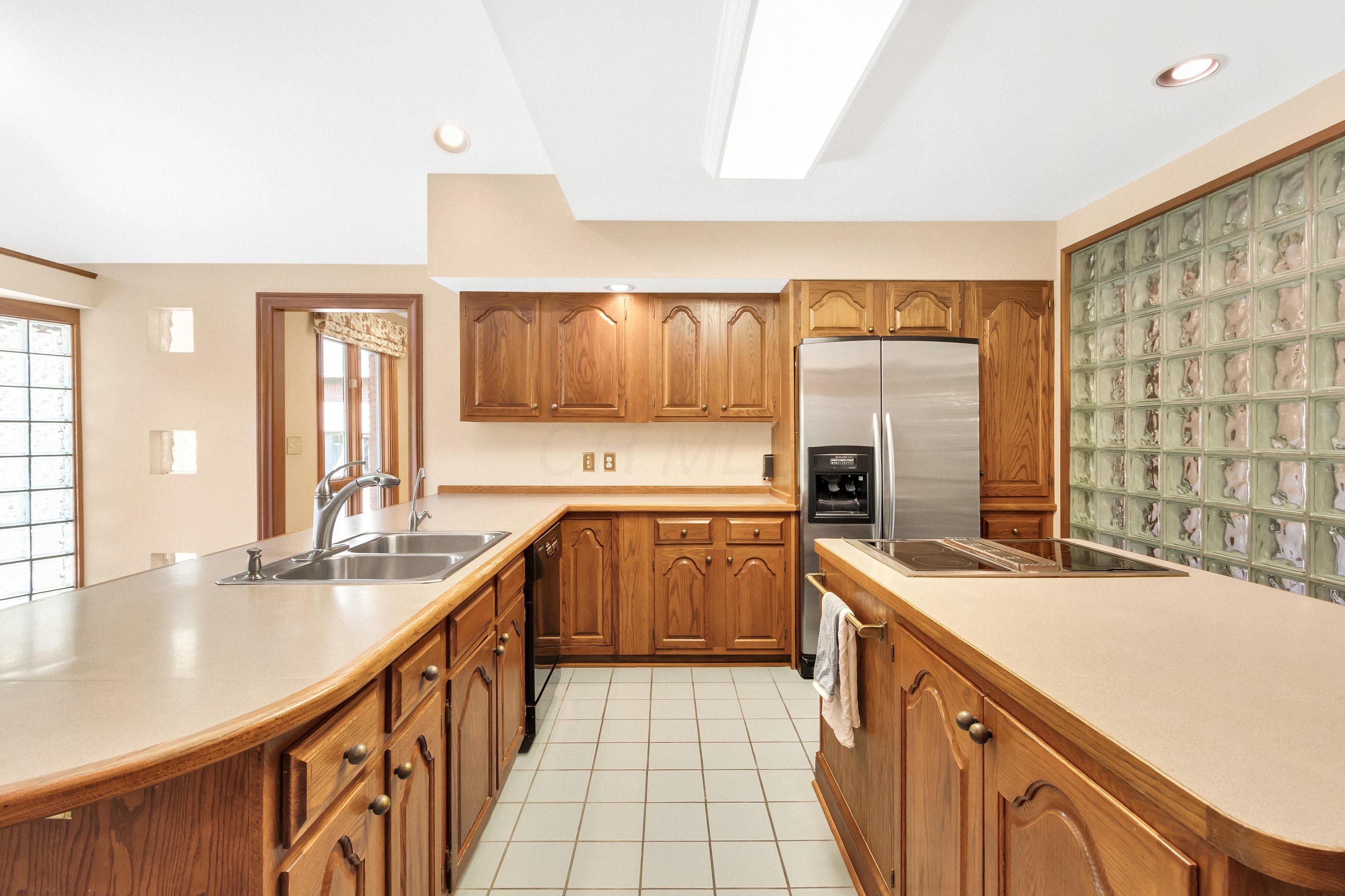 4375 Sawmill Road Columbus, OH 43220 - Photo 10 of 44