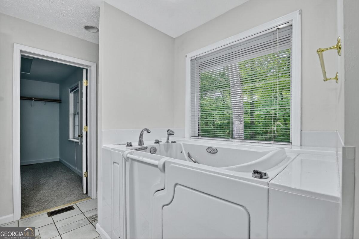 344 Cascade Lane Blue Ridge, GA 30513 - Photo 47 of 62 a utility room with dryer and washer