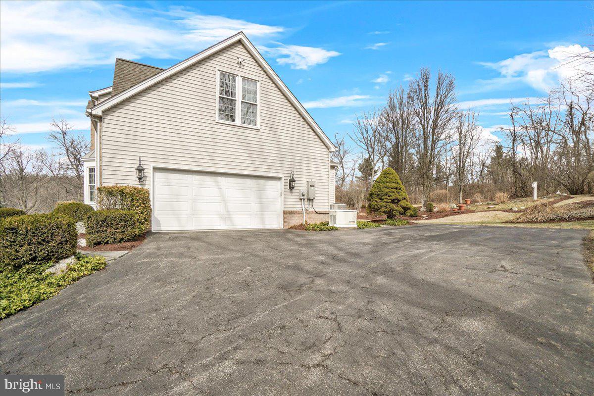 8029 Ridge Road Frederick, MD 21702 - Photo 6 of 91 Two car attached garage
