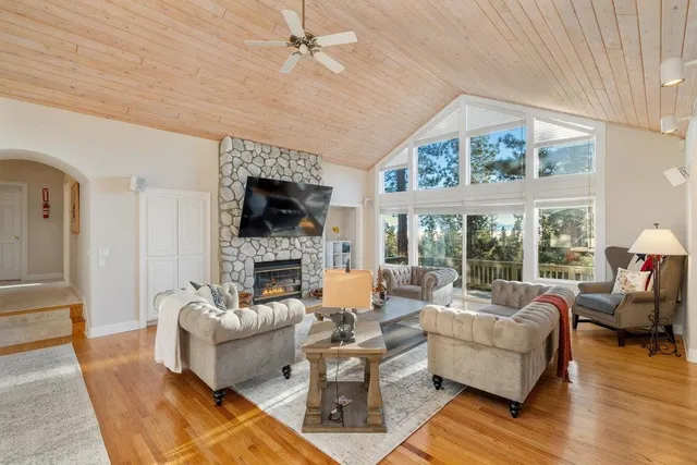 $1,959,000 | 1360 Canterbury Drive, Kings Beach, CA 96143