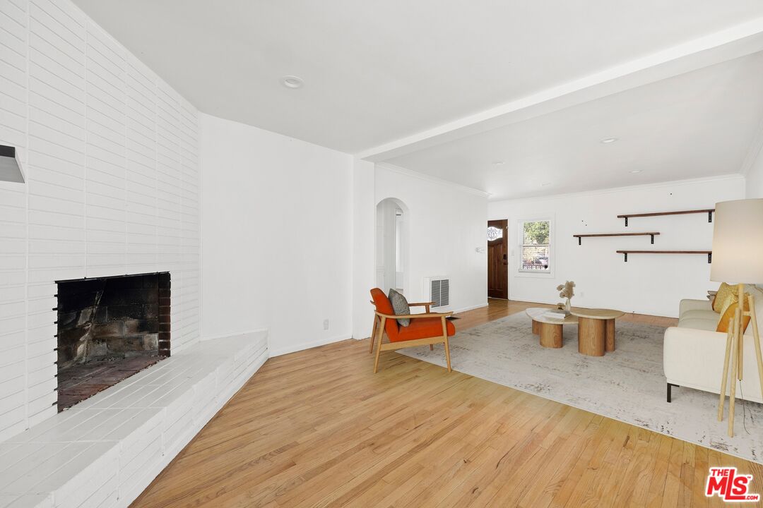 8485 Rincon Avenue Sun Valley, CA 91352 - Photo 4 of 12 Gallery Image 4