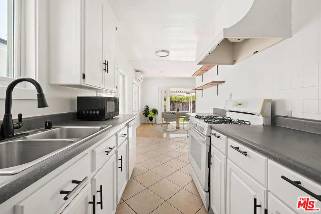 8485 Rincon Avenue Sun Valley, CA 91352 - Photo 7 of 12 Gallery Image 7