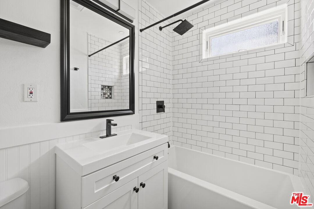 8485 Rincon Avenue Sun Valley, CA 91352 - Photo 9 of 12 Gallery Image 9