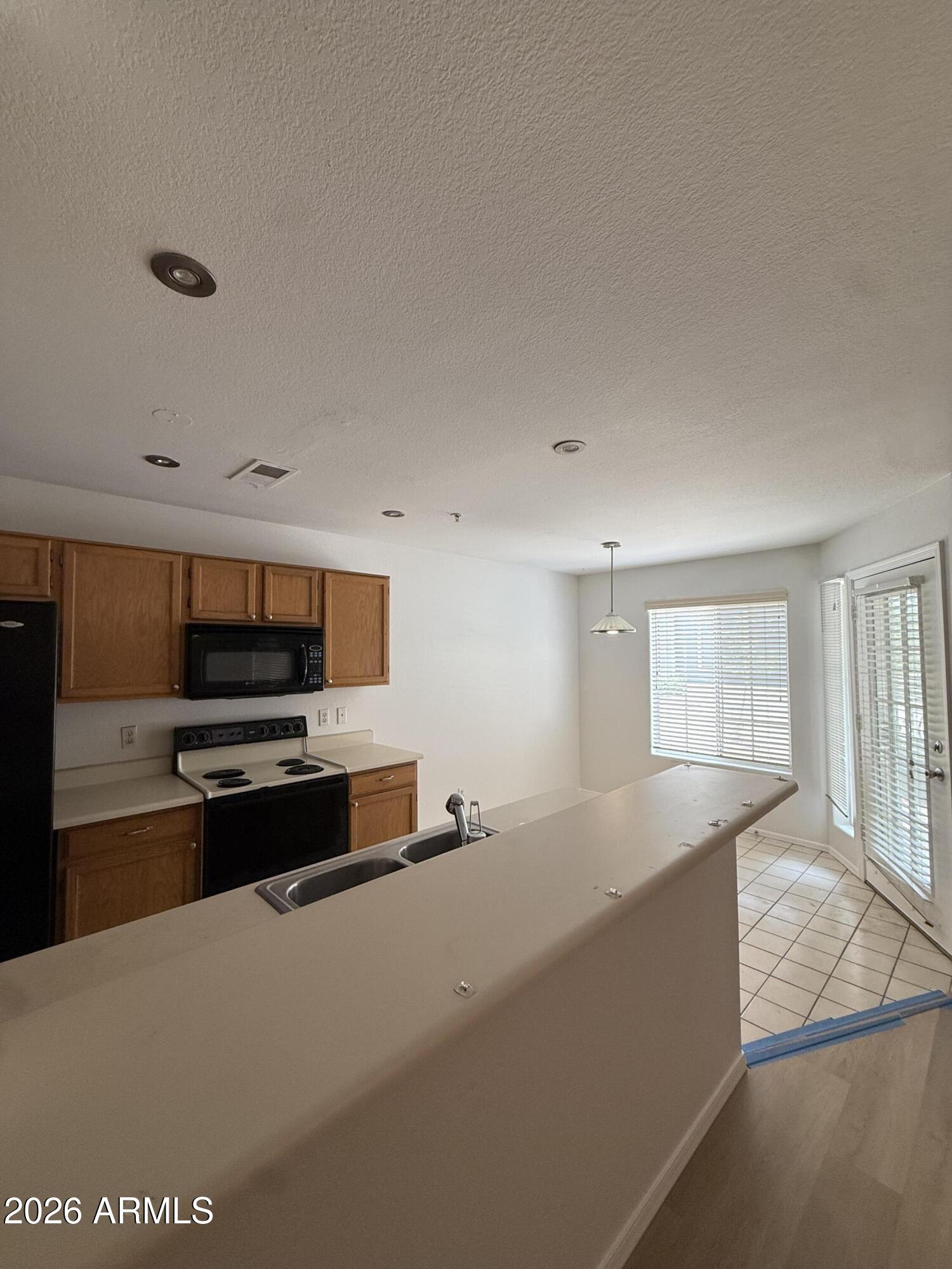 255 South Kyrene Road, Unit 140 Chandler, AZ 85226 - Photo 5 of 19 Kitchen